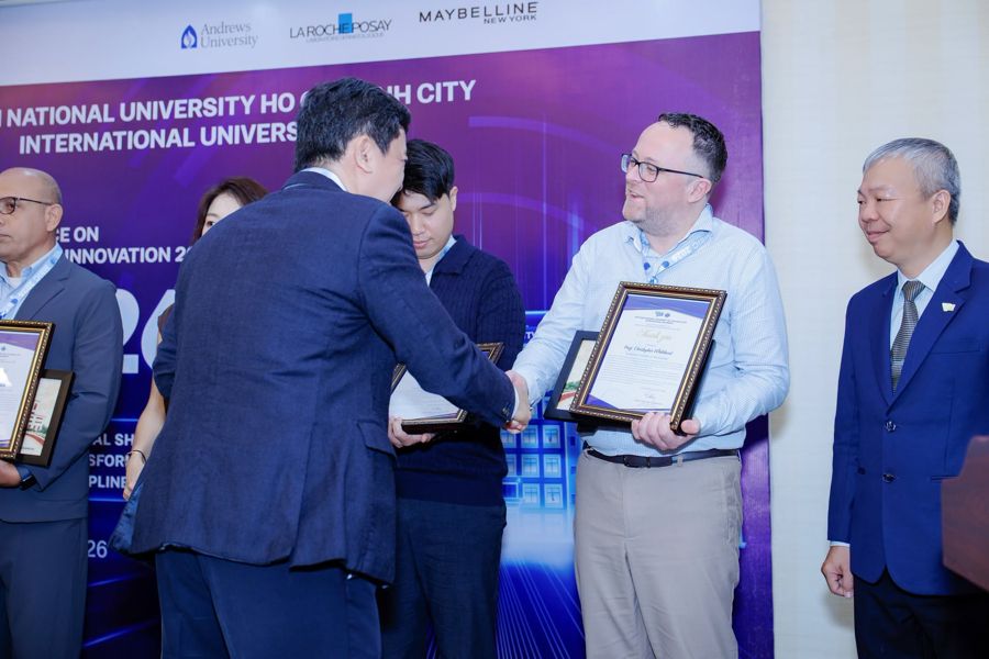 Presenters receiving certificates at MBIC 2026